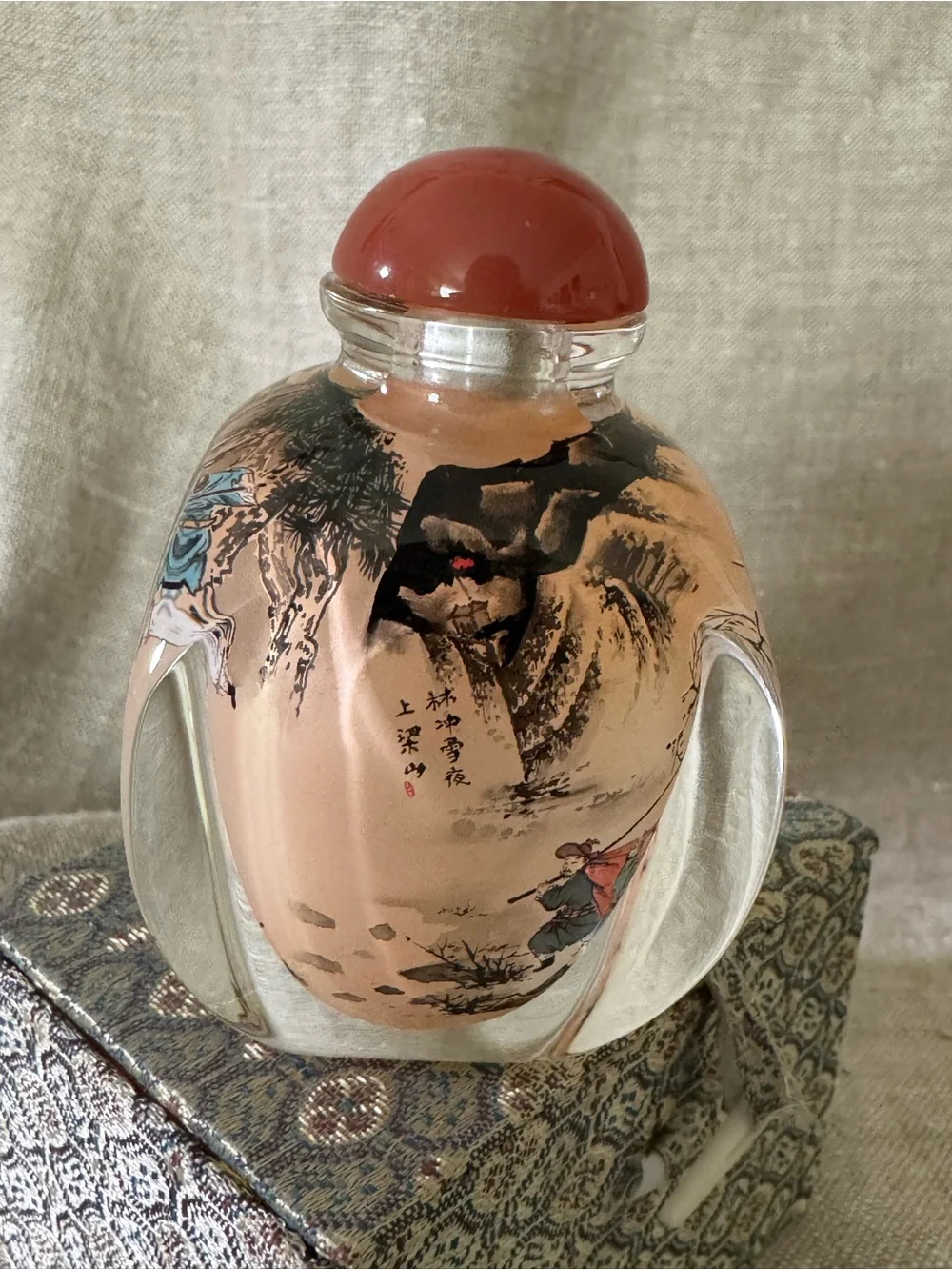 vintage Chinese reverse painted snuff bottle with box